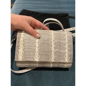 New $ 2250. Nancy Gonzalez Women's Resort 2020 Carrie Crossbody